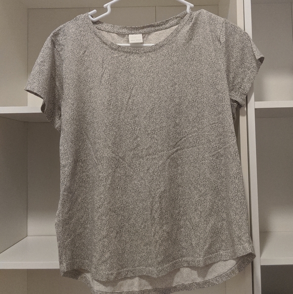 H&M Basic Tee - Picture 1 of 3
